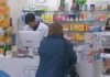 Atracan a punta de coitelo unha farmacia de Pontevedra