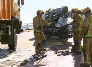 Un mozo falece nun accidente na ponte ao encaixar o seu coche debaixo dun camión