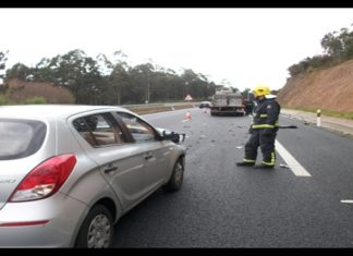 Ferido leve por unha colisión por alcance na autovía do Barbanza