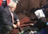 Visita fugaz de Arias Cañete a Cambados para coñecer as necesidades do mar e do viño