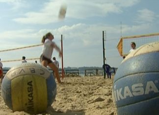 O volei toma a praia de Barraña