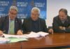 Firman un convenio de colaboración para a mellora da parroquia de Cures
