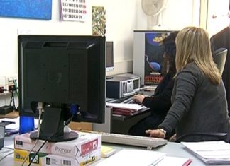 Executivas galegas: 15 meses de traballo para igualar o soldo anual dun directivo