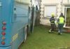 Un autobús sae da vía e queda a piques de empotrarse nunha vivenda