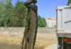 Retiran residuos voluminosos do fondo da dársena da Pobra
