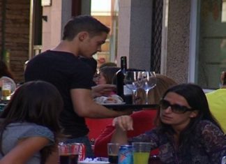 O sector servizos segue liderando o descenso do paro no mes de xullo
