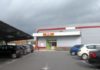Dous homes danse á fuga despois de atracar a punta de pistola un supermercado en Sanxenxo