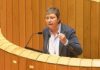Quintana reitera no Parlamento a paralización da Lei de Acuicultura