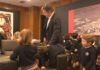 O alcalde recibe a visita dos máis pequenos do SEK