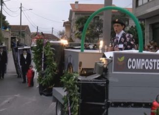 Poio pospón o enterro do mexilón en Combarro