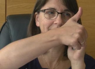 Muros oferta dous novos cursos de lingua de signos
