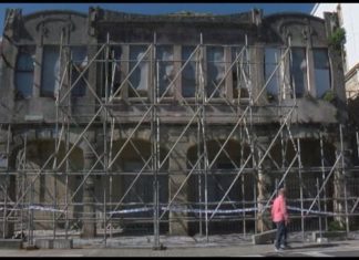 O executivo muradán apuntala o edificio do Cine París