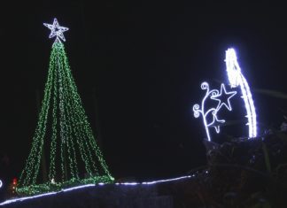 Cardecide, en Cuntis, presume dun alumeado de Nadal feito polos veciños