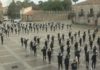 Ducias de rapaces bailan pola paz en pleno centro de Cambados