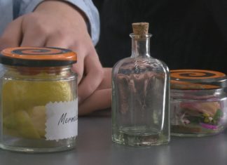Mozos de Sanxenxo aprenden a elaborar perfumes artesanais