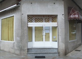 Rouban na mesma noite en dúas cafeterías de Cambados