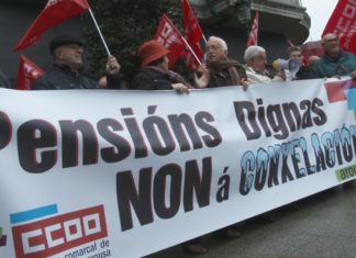 Xubilados vilagarciáns maniféstanse en defensa dunhas pensións dignas Os xubilados de toda España saíron hoxe á rúa para demandar unhas pensións dignas. En Vilagarcía, celebrouse desas concentracións nas que os pensionistas criticaron a suba do 0,25% aprobada polo goberno central. Consideran ese incremento unha tomadura de pelo.