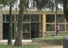 A reforma das piscinas de Campolongo, en Pontevedra, podería comezar xa neste verán A reforma das piscinas de Campolongo podería comezar este mesmo verán. A tramitación administrativa deste proxecto encara xa a súa recta final: o goberno local aprobou esta mañá un trámite que permite inicia-lo expediente de contratación. Así as cousas, a obra podería arrancar no mes de xuño.