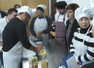 Alumnos chineses descobren a gastronomía galega no Salnés