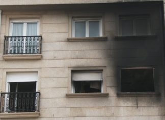 Nove persoas trasladadas e unha vintena de veciños desaloxados no incendio dun piso en Cambados
