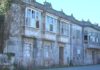 O Concello da Illa contrata unha arqueóloga para desbloquear a rehabilitación das Casas Modernistas O Concello da Illa avanza na modificación do proxecto de rehabilitación das Casas Modernistas, despois de que Patrimonio frease os plans municipais. O organismo autonómico esixiu varias correccións, centradas –sobre todo- nos materiais empregados.
