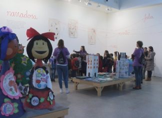 Centos de escolares desfrutan das actividades do Salón no Pazo da Cultura
