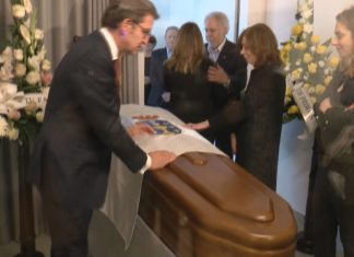 Autoridades, políticos e veciños en xeral despídense do político outense