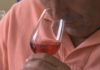 Un grupo de catadores analiza en Ribadumia as potencialidades dos viños rosados galegos