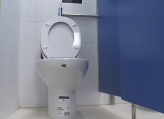 O colexio de Carril estrea, por fin, novos aseos