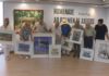 O pintor Antonio Pérez clausura a mostra sobre o Dolmen agasallando ós colaboradores