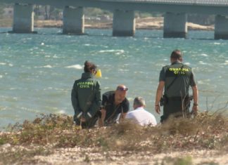 Un veciño de Catoira falece na Illa cando practicaba kitesurf