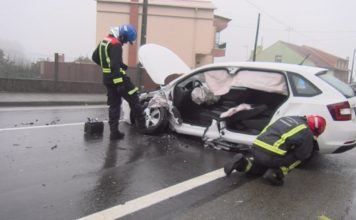 Ferida a condutora dun turismo por unha colisión na Mámoa