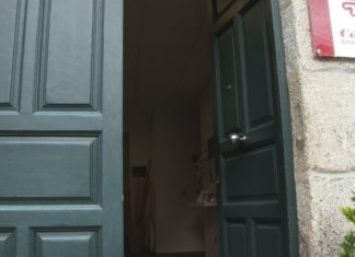 A Casa de Acollida de San Cibrán, en Vilagarcía, ábrenos as súas portas para reclamar que ninguén viva na rúa