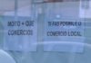 Escaparates empapelados no comercio local para reivindicar que sen eles ‘non hai vida’ nas vilas