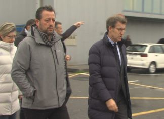 Multitude de veciños e autoridades acoden á capela ardente dos mariñeiros do ‘Sin querer 2’