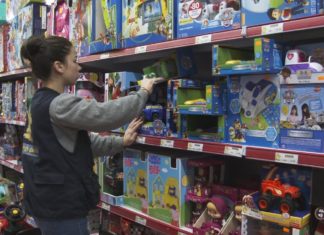 As xogueterías énchense de xente na procura dos mellores agasallos para Papá Noel