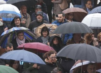 O Grove sae á rúa para amosar a súa repulsa ao ataque machista a unha veciña