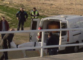 Aparece o cadáver dun septuaxenario no porto da Pobra