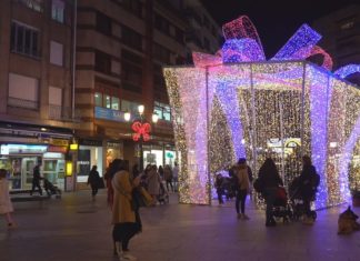 Vigo ou Vilagarcía? Preguntámoslle á xente a súa opinión sobre as luces de Nadal deste ano