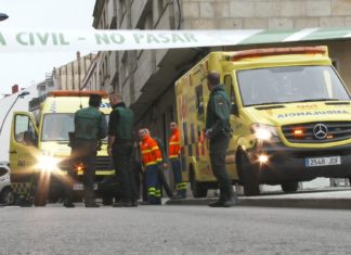 Un home intenta matar a tiros a súa exparella no Grove