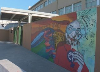 Malestar en Boiro por unhas pintadas ofensivas nun mural feminista no IES da Cachada