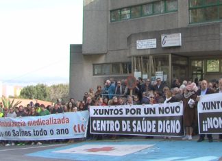 Máis de dous centenares de veciños reclaman na rúa mellor atención sanitaria Máis de dous centenares de veciños reclaman na rúa mellor atención sanitaria