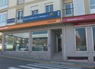 A Garda Civil investiga as causas do incendio nunha ferretería en Rianxo