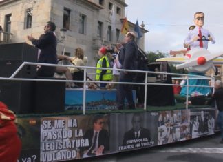 Vilanova despide o seu Entroido queimando o “Momo” Pedro Sánchez Vilanova despide o seu Entroido queimando o "Momo" Pedro Sánchez