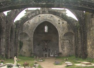 As Ruinas de Santa Mariña reciben ó Cristo de Francisco Leiro As Ruinas de Santa Mariña reciben ó Cristo de Francisco Leiro