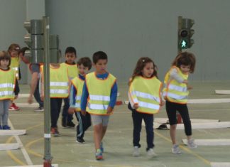 Os 60 alumnos do CRA de Ribadumia gozaron dunha xornada de seguridade de tráfico Os 60 alumnos do CRA de Ribadumia gozaron dunha xornada de seguridade de tráfico
