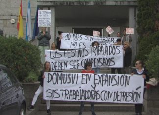 As traballadoras da residencia de maiores de Ribadumia maniféstanse ante o concello As traballadoras da residencia de maiores de Ribadumi maniféstanse ante o concello
