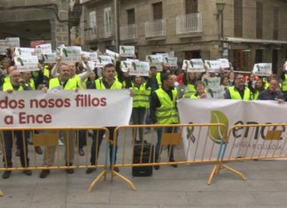 Entre tensión e petardos, así foi o Pleno de Investidura de Lores