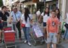 O Castro Alobre agasalla con 300 manteis aos locais de Vilagarcía para fomentar o galego O Castro Alobre agasalla con 300 manteis ao locais de Vilagarcía para fomentar o galego