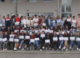 O alumnado do instituto da Illa participa nun programa europeo de seguimento do lixo mariño
